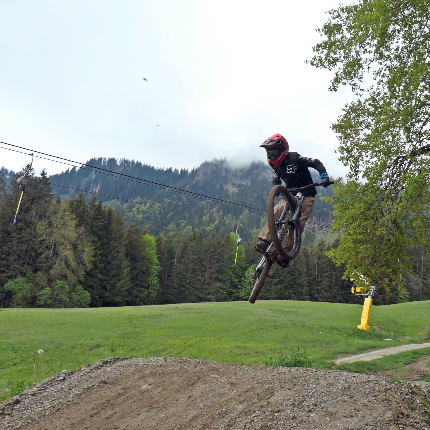Jumpline im Bikepark Oberammergau MTB Kinderkurs auf der Jumpline im Bikepark Oberammergau
