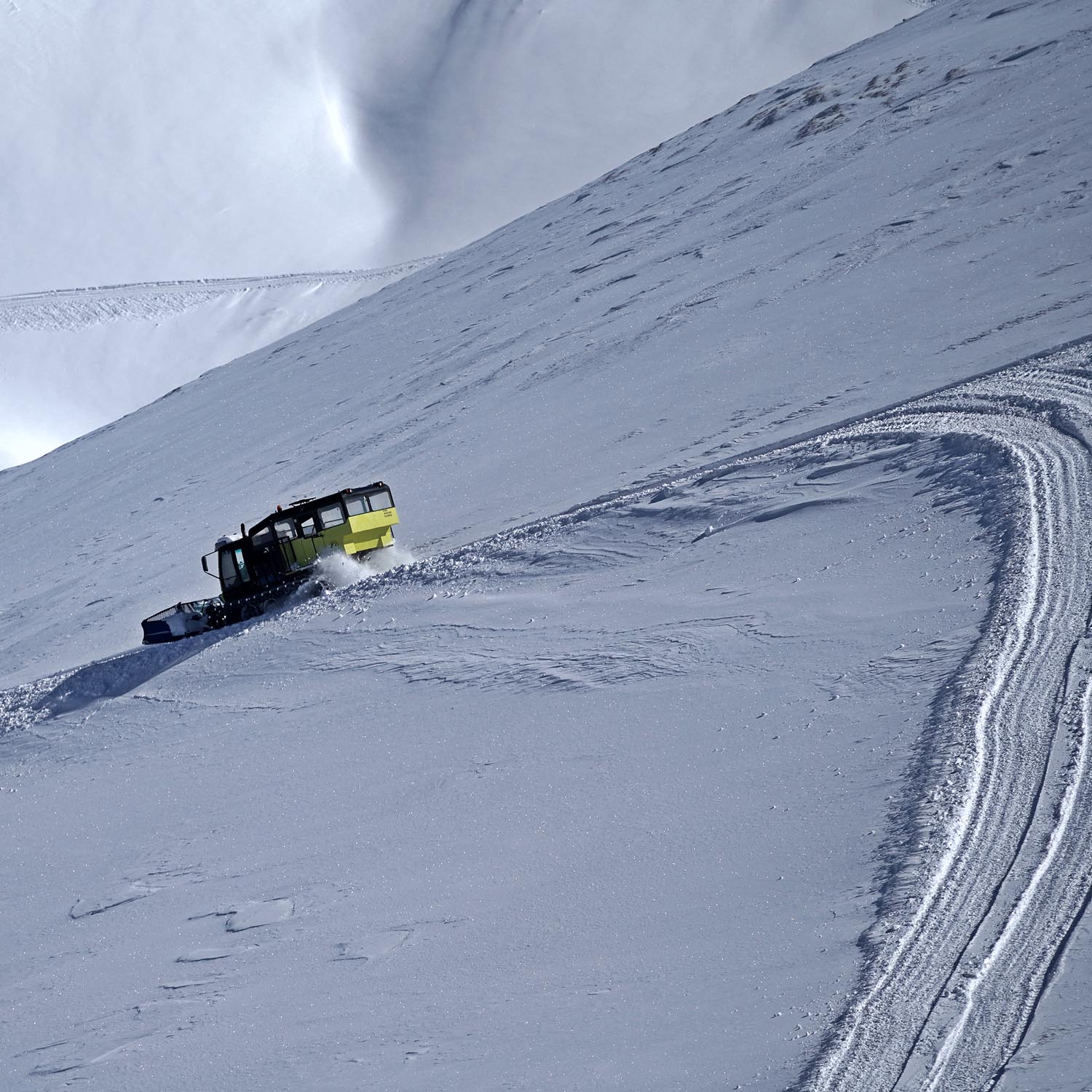 Das Shar Planina Gebirge auf dem Balkan bietet ungeahnte für Freunde des Catskiing. Catskiing und Freeriden auf dem Balkan in Nordmazedonie und Kosovo