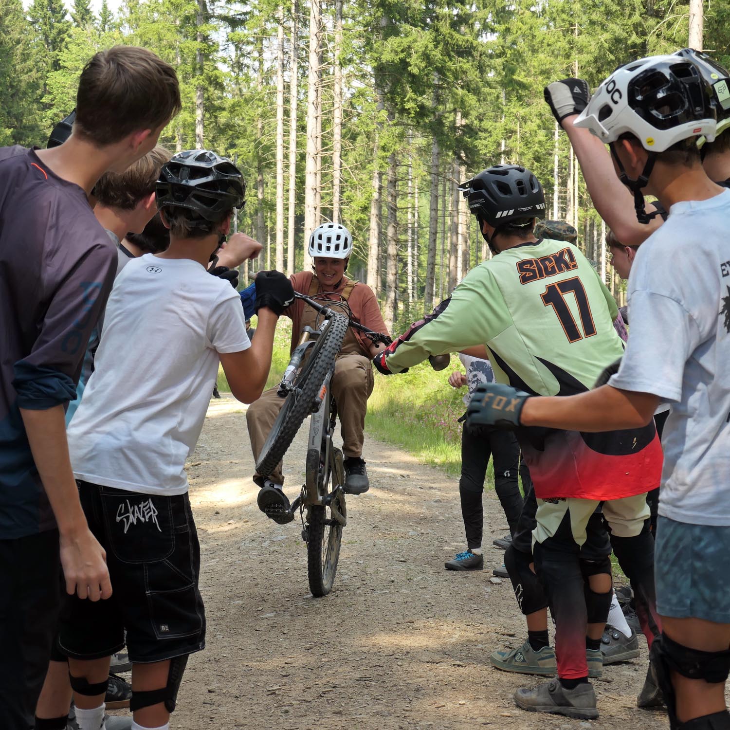 Acton Vollgas bei der Bike-Rallye MTB Camp am Geisskopf für Kinder und Jugendliche