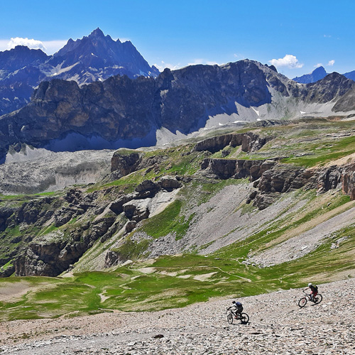 Abfahrt auf der Königsrunde über den Monte Bellino im Valle Maira Sportliche E-Bike Runde über den Monte Belino im Valle Maira